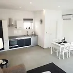 別荘 J&B Apartment