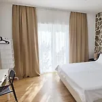 別荘 J&B Apartment